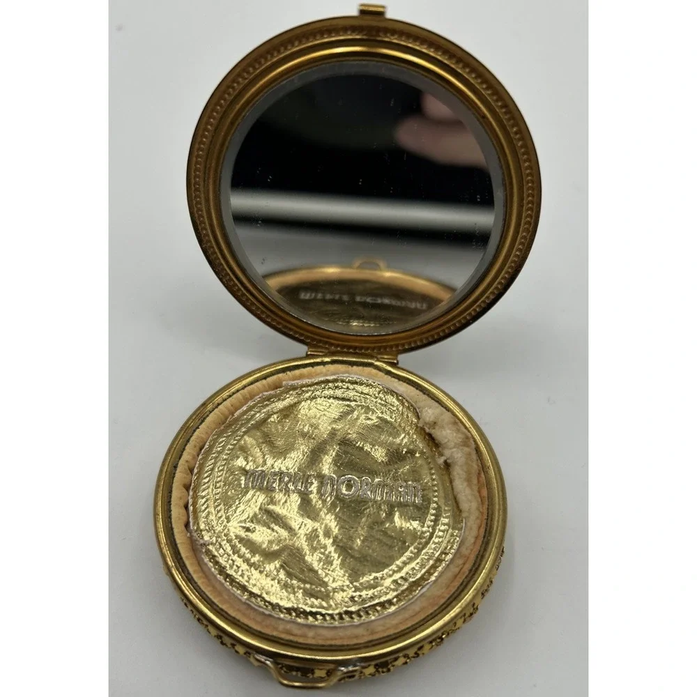 Vintage Merle Norman Compact Gold Metal Mesh Bottom‎ Emerald Victorian Man Woman